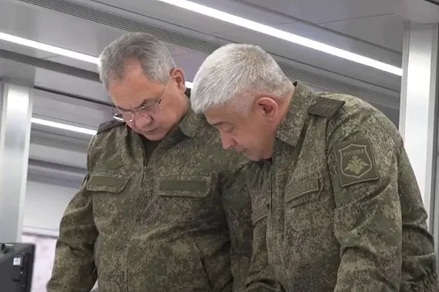 Шойгу посетил передовой пункт управления Западной группировки войск в зоне СВО и поставил задачи