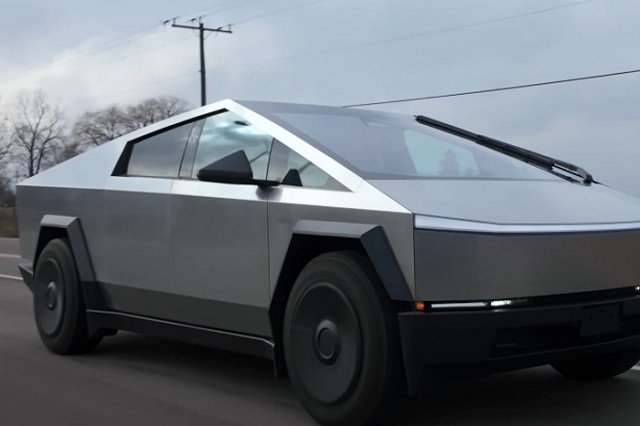 Стало известно, сколько Tesla Cybertruck продано в Екатеринбурге за год