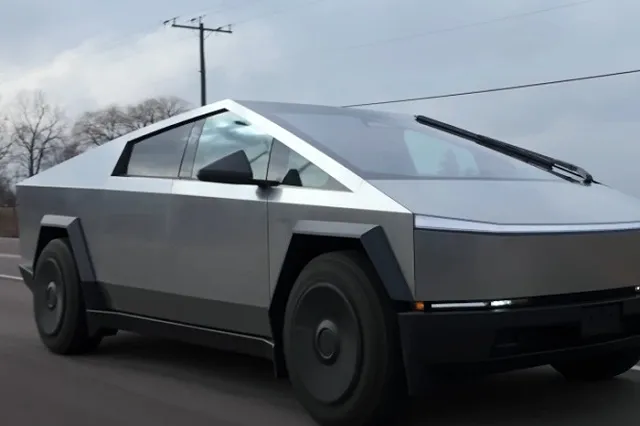 Стало известно, сколько Tesla Cybertruck продано в Екатеринбурге за год