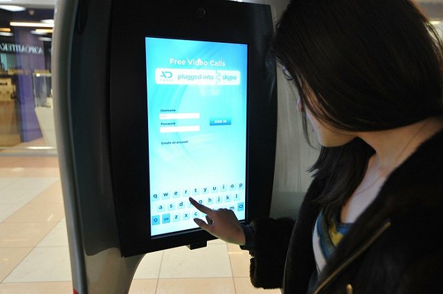 Сотовые операторы потеряли миллиарды рублей из-за мессенджеров