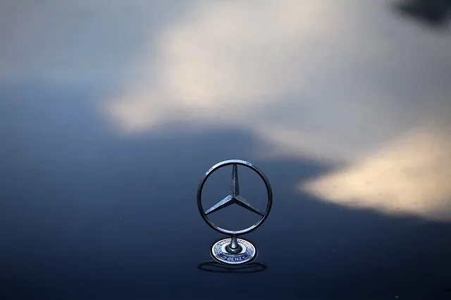 В Екатеринбурге инспекторы ДПС отобрали «Мерседес» у пьяного депутата