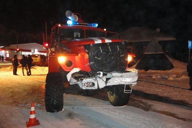 Пожарная машина, ехавшая на вызов, протаранила ребенка в легковушке