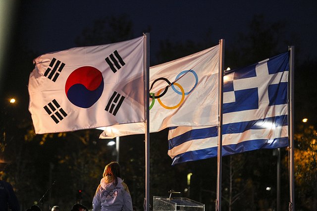 Алишер Усманов попросил главу МОК снять санкции хотя бы с олимпиоников из РФ