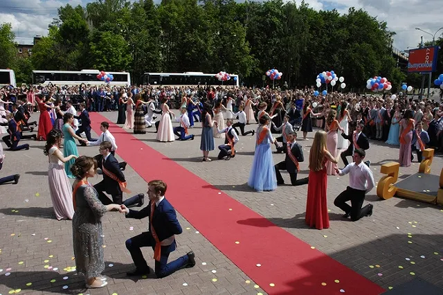 Выпускные вечера 9-х и 11-х классов пройдут в пятницу в Екатеринбурге