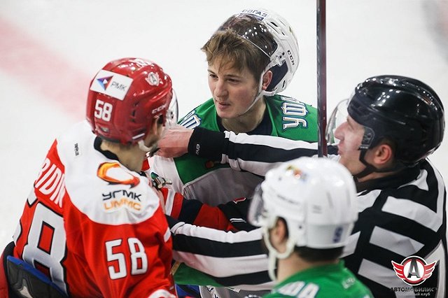 «Автомобилист» уступил «Салавату Юлаеву» в первом выездном матче серии