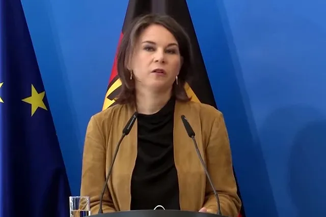 Медведев отреагировал на слова Бербок, заявившей, что Россия «использует голод в качестве оружия»