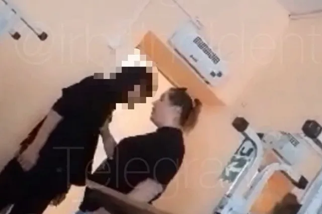 Напавшую на пятиклассника свердловскую учительницу отстранили от работы