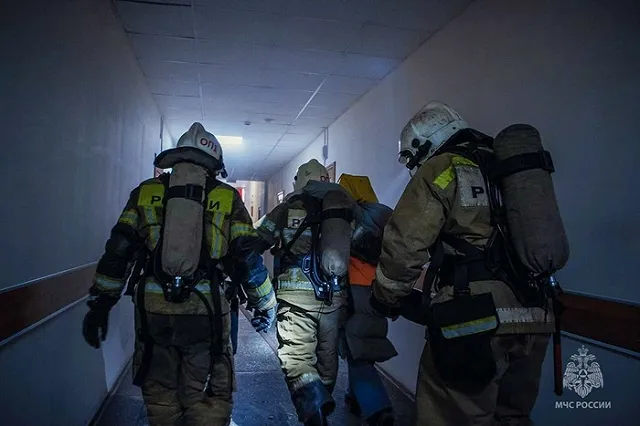 Силовики эвакуировали всех жителей екатеринбургской многоэтажки