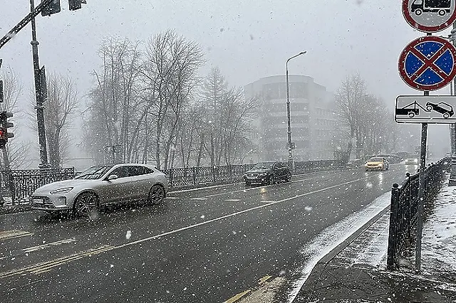 Жители Академического встали в огромную пробку