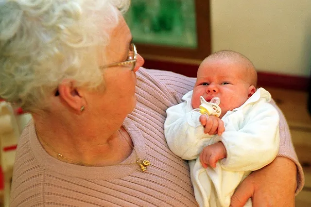 В возникновении супружеской ревности ученые обвинили бабушек