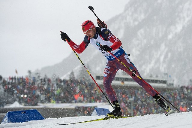 Биатлонист Антон Шипулин стал вторым в спринтерской гонке в канадском Кэнморе