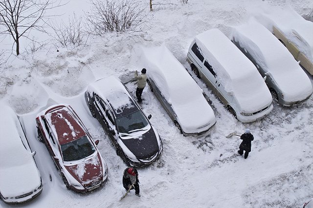 Консилиум врачей обсудит действия по спасению ребенка, засыпанного снегом