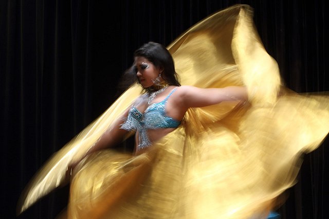 Певица извинилась за танцы на фоне мечети в Татарстане