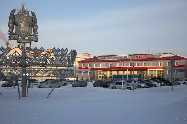 Десятки грузовиков третьи сутки стоят в морозном плену на трассе в ЯНАО