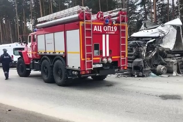 В страшном ДТП с участием двух грузовиков на ЕКАД погиб человек
