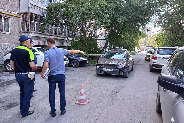 Во дворах на Юго-Западе женщина насмерть сбила пенсионерку