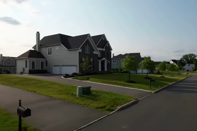 SuperJob: У русских труд означает обязанность и стабильность, у американцев — богатство