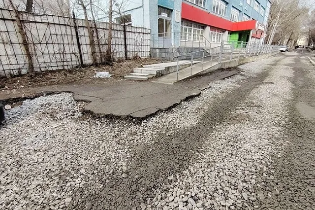 В Пионерском ремонтники разгромили дорогу ради строительства нового ЖК