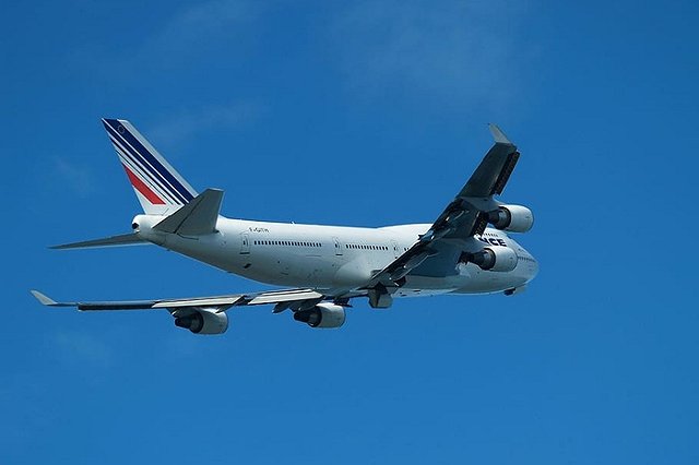 Трамп объяснил избирателям, почему принятый им в дар от Катара роскошный самолет не является взяткой