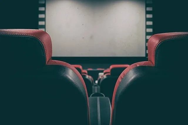 Десятки людей получили ожоги глаз во время просмотра фильма в кинотеатре