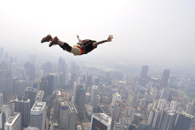 Екатеринбург может принять чемпионат мира по бэйсджампингу