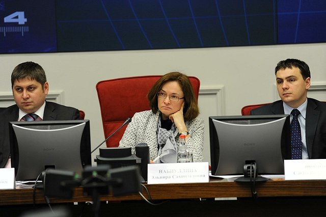 ЦБ выступил против траты золотовалютных резервов для поддержания рубля