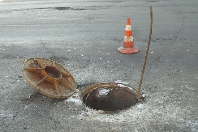 Засор канализации вновь произошел в районе СИЗО № 1