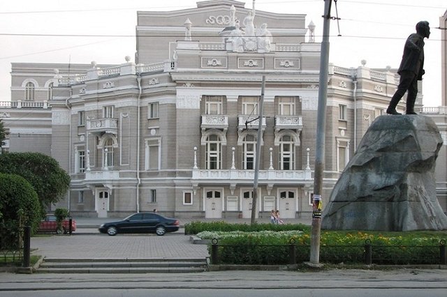 На «Золотую маску» выдвинули семь спектаклей пяти свердловских театров