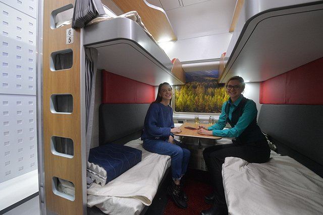 Пассажиров РЖД могут начать штрафовать за «грязные носочки»