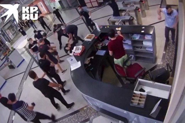 Охрану екатеринбургского бизнес-центра избили неизвестные в камуфляже с молотками