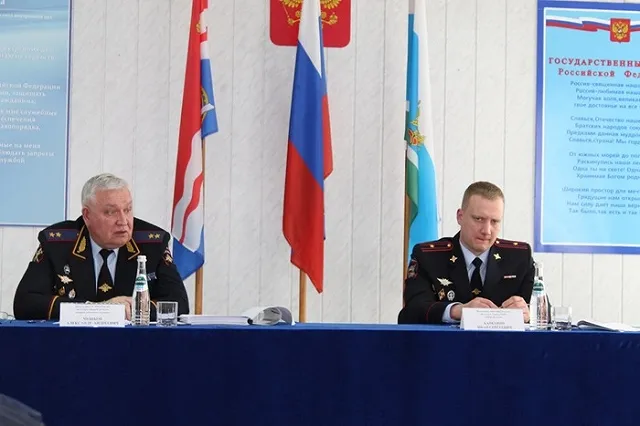 Глава свердловской полиции посетил с рабочим визитом сотрудников Каменска-Уральского