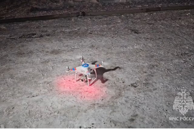 В Екатеринбурге горит ангар с полиэтиленом