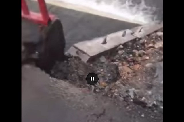 На Урале разваливается построенный год назад мост