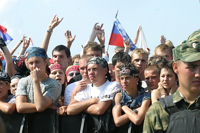 Макаревич отказался выступать «на фоне танков»