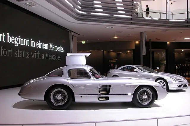 Число автосалонов сократилось за год на 7%