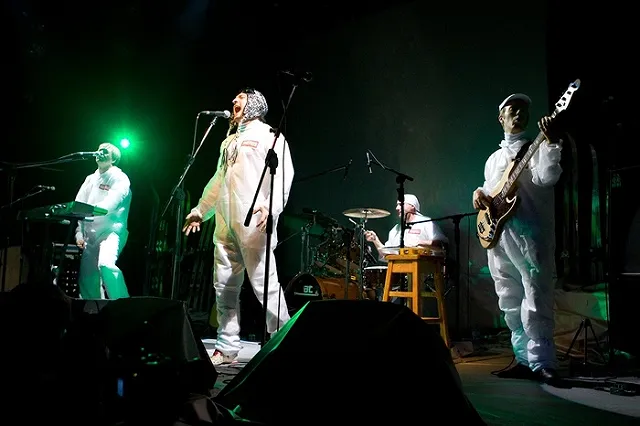 Вокалиста группы «Ундервуд» отказались пустить на Украину