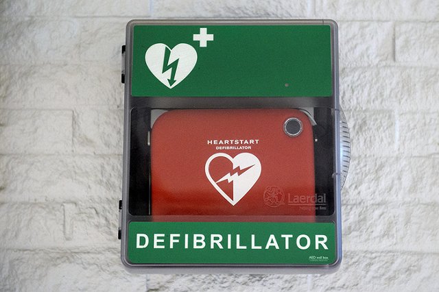 Дефибрилляторы появятся на Урале в местах массового скопления людей