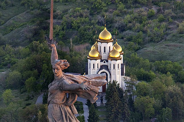 Волгоградцы попросили наказать команду Навального за осквернение Родины-матери