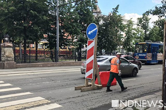В Екатеринбурге без предупреждения перекрыли главный проспект