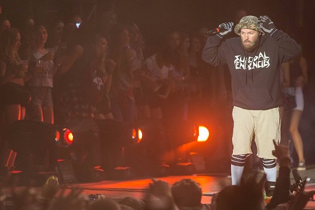 Вокалист Limp Bizkit решил развестись с женой из Крыма