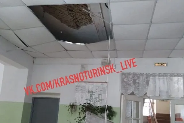 В свердловской школе во время урока рухнул потолок
