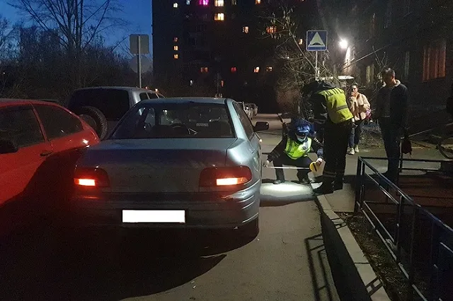 Водитель сбил ребенка во дворе на ЖБИ