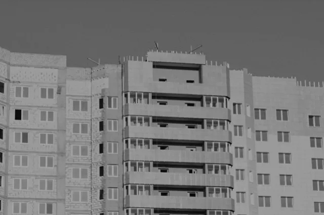 На Урале во дворе дома обнаружили тело девочки