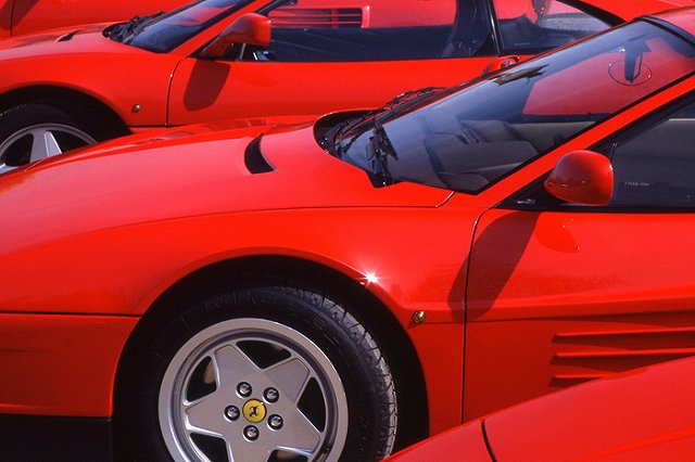 Перепутавший педали римский парковщик разбил Ferrari за €300 000