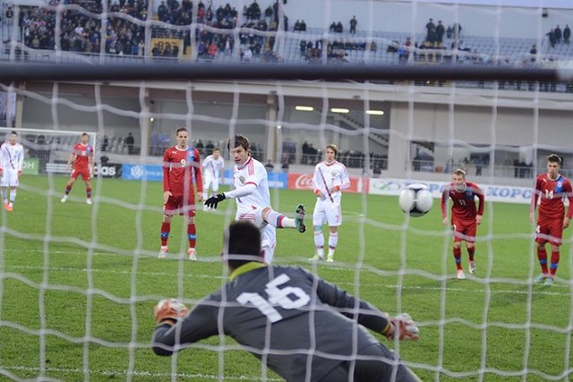 В Кольцово и в аллее ЦПКиО планируют поставить скульптуры на футбольные темы