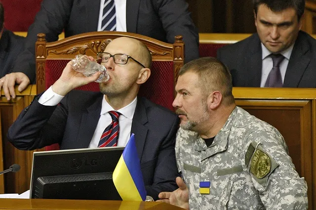 СМИ сообщили о покупке Яценюком двух десятков вилл в Майами