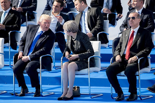 Посла США вызвали в МИД Турции после выдачи ордеров на арест охранников Эрдогана