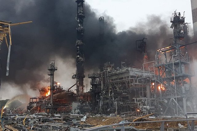 Взрыв и пожар на НПЗ в Баварии: пострадали восемь человек, тысячи эвакуированы