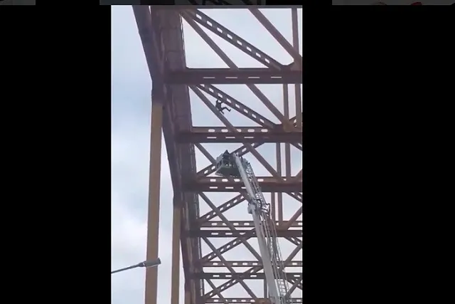 В МЧС Югры объяснили, почему не смогли спасти парня, упавшего с моста