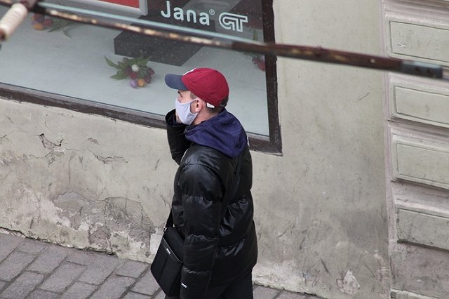 Академик РАН предсказал рост болезней в России из-за масочного и перчаточного режимов